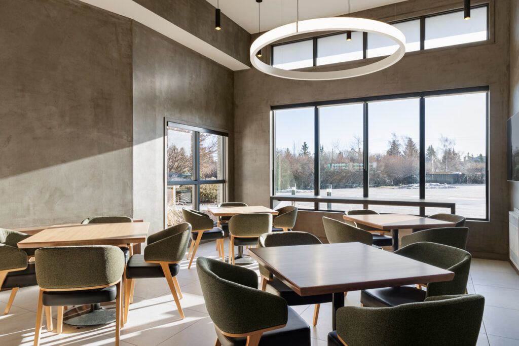 2 LOLA - Spike Lounge CMGCC - Web Res-001