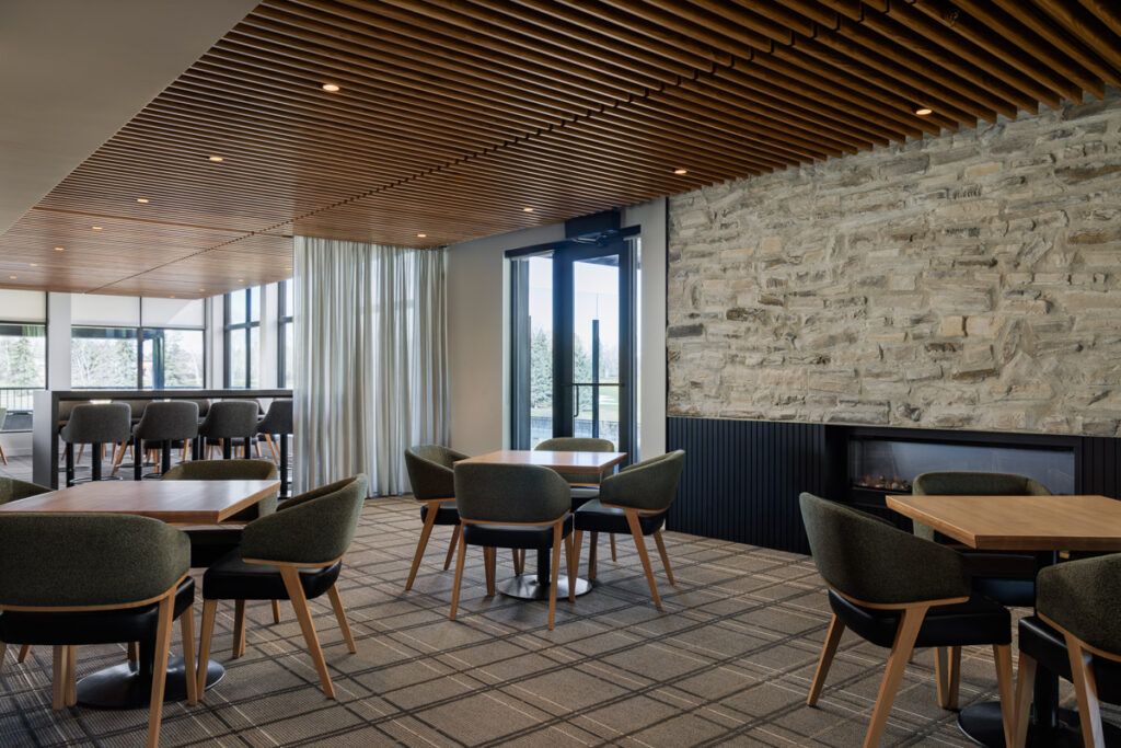 6 LOLA - Spike Lounge CMGCC - Web Res-003